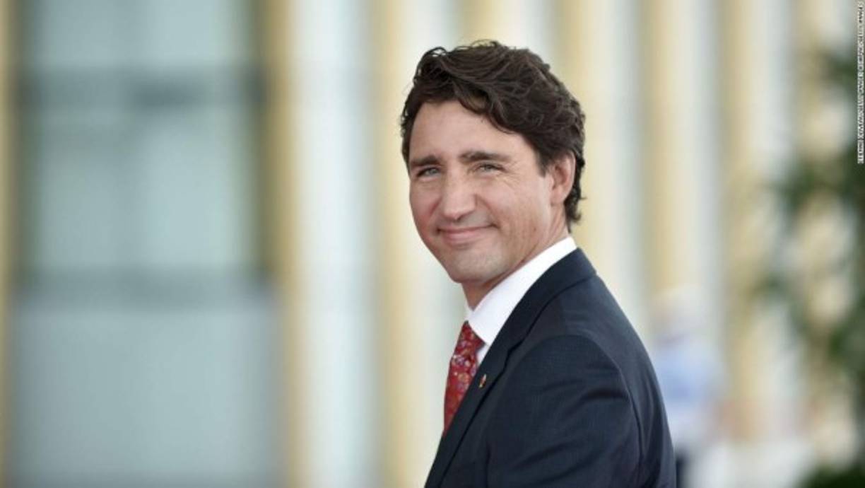 10. Justin Trudeau rejuvenece a Canadá<br/><br/>El primer ministro canadiense, Justin Trudeau, volvió a demostrar este año que es un personaje único, que no solo se gana las aleladas miradas de Ivanka Trump, sino que se mantiene fiel a su apertura hacia las minorías.<br/><br/>En abril hizo historia al convertirse en el primer gobernante en activo del país que desfila en la marcha del Día del Orgullo Gay de Toronto, una de las mayores del mundo. El ex primer ministro canadiense, el conservador Stephen Harper, nunca asistió a ningún acto del Día del Orgullo Gay durante los nueve años que estuvo en el poder. Y el famoso Rob Ford evitó incluso estar en Toronto durante los cuatro años que fue alcalde de la ciudad.