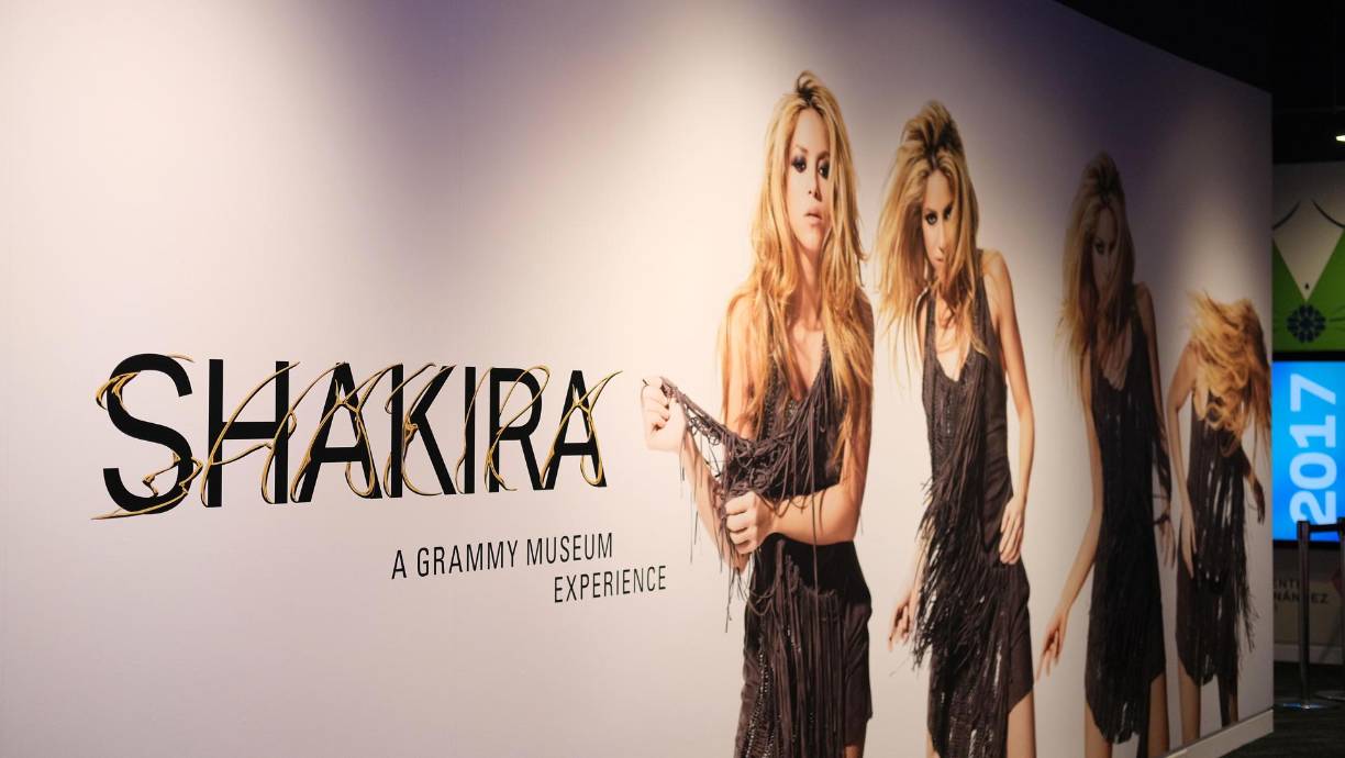 La exposición que se inauguró en el Museo de los Grammy de Los Ángeles (California, EE.UU.) pretende romper las ideas preconcebidas que se tienen de la cantante colombiana Shakira al mostrar la versatilidad y todos los matices que envuelven su carrera.