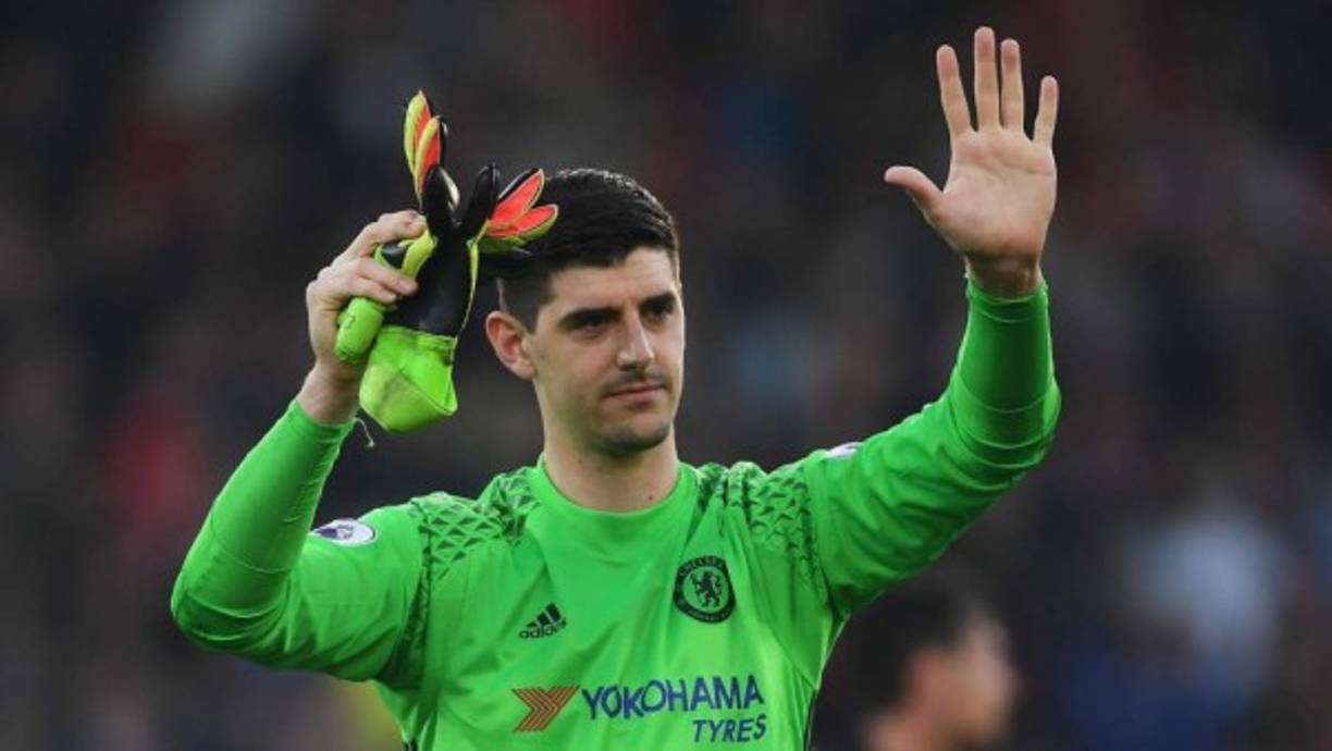 En el arco del Chelsea, tras brillar en el Atlético de Madrid, está Thibaut Courtois con 25 años. Aunque no tiene el mismo juego de Manuel Neuer, el último arquero que peleó por el Balón de Oro, sí es uno de los mejores en su posición en este momento.