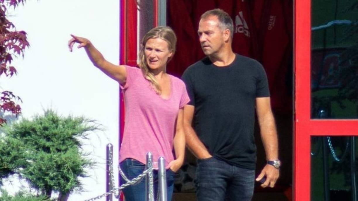 “Ella es la jefa, se hace lo que se dice. Estoy muy agradecido con su trabajo. Durante el encierro, manejó las dietas y ejercicios de los jugadores de una manera espectacular. Todos volvieron de una manera impresionante físicamente, lo podemos notar en Leon (Goretzka). No se si podamos celebrar, ella nos dirá que hacer y tenemos que hacerle caso” dijo Flick tras conquistar la Bundesliga en junio.