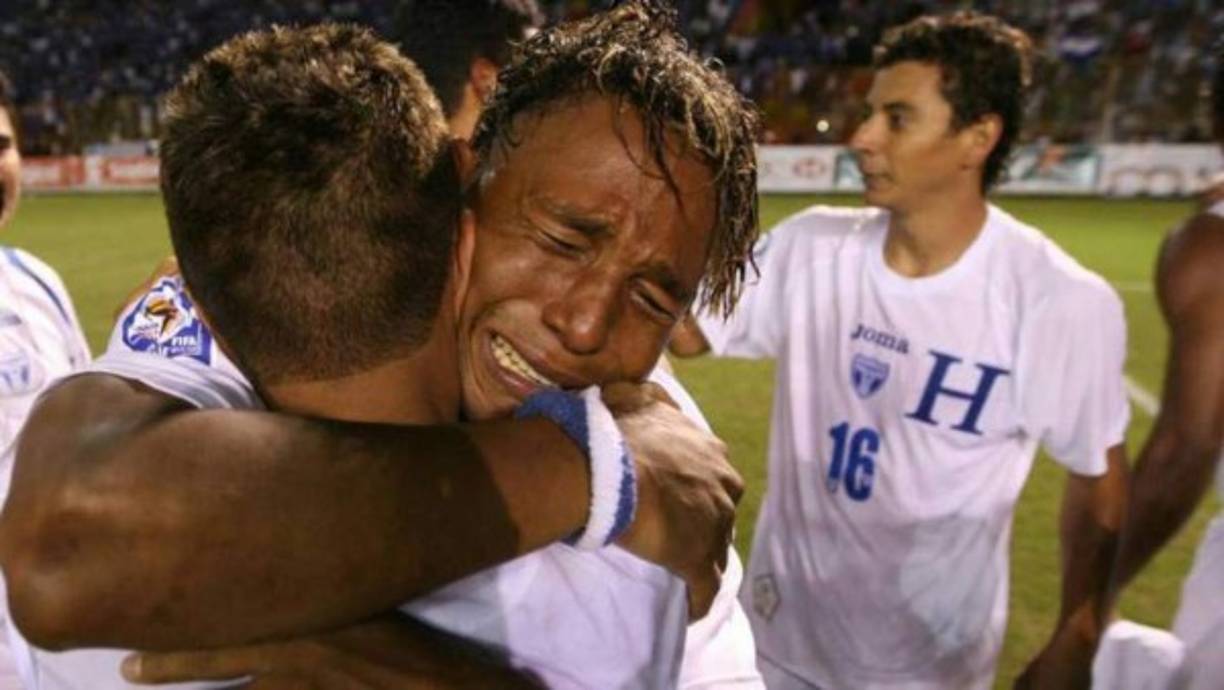 Tras el gol de Jonathan Bornstein y luego de la victoria de 1-0 de Honduras ante El Salvador, el combinado catracho clasificó al Mundial de Sudáfrica.