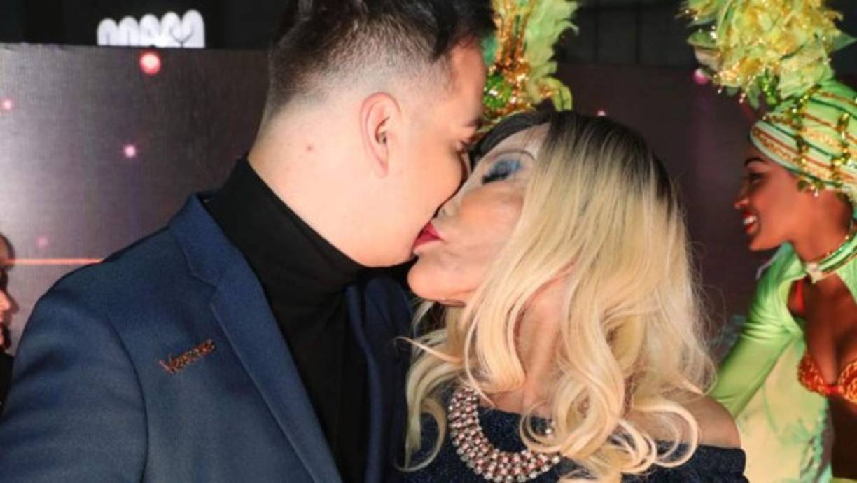 Y es que a finales del pasado septiembre, el programa 'De primera mano' divulgó un video en el que Lyn May mostraba un anillo de compromiso y anunció que pronto se casaría con el músico.