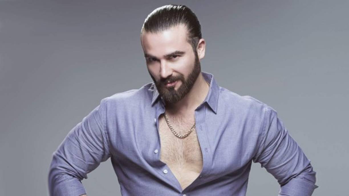 José Luis Reséndez interpreta a Don Teca, un temido y poderoso narcotraficante que se obsesiona con Sara, pero tras el rechazo de esta hará hasta lo imposible para retenerla a su lado.