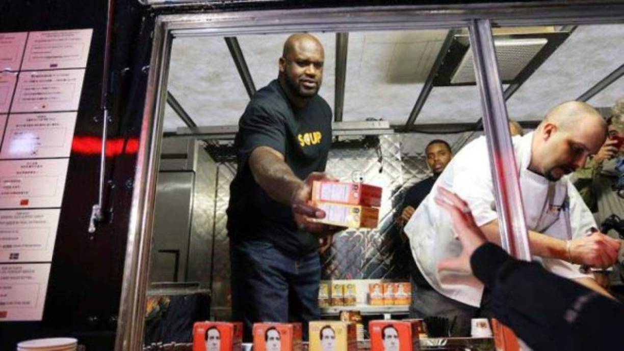 O'Neal tiene inversiones en la cadena de hamburguesas Five Guys, a la que el expresidente Barack Obama hizo una gran publicidad diciendo que eran sus favoritas.