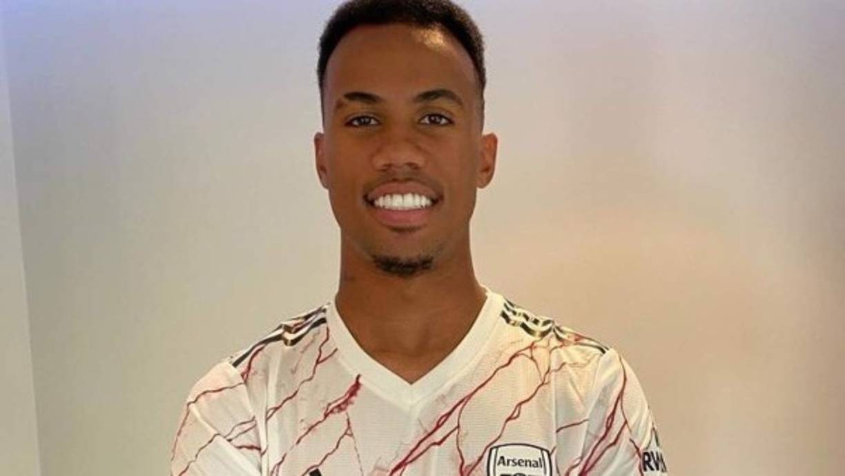 El Arsenal anunció el fichaje del defensa brasileño Gabriel Magalhaes, procedente del Lille, en un traspaso de 25 millones de euros (30 millones de dólares). El zaguero cuenta con 22 años de edad.