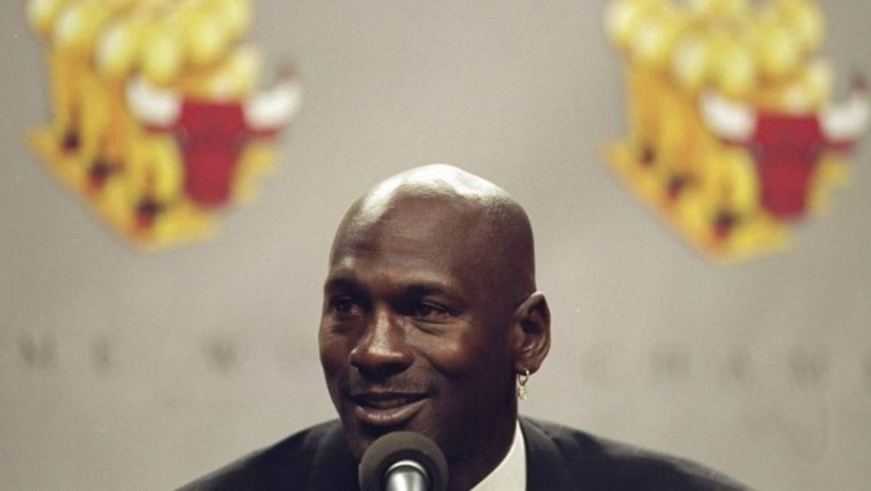 Michael Jordan ha ganado millones en pleitos contra compañías que han usado su imagen sin permiso. Luego, donó todo a 23 ONG infantiles. No se sabe el total, pero ganó 8,9 millones sólo en un caso.