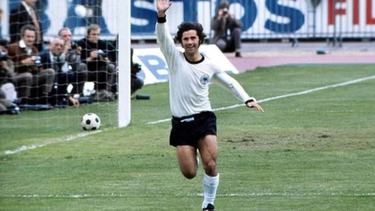 5. El alemán Gerd Müller (735 goles).