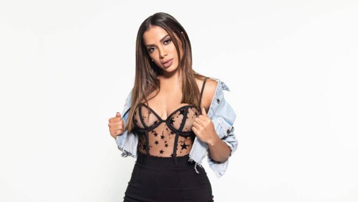 La revelación fue hecha en el primer episodio de 'Anitta: Made In Honório', una serie lanzada este miércoles por la plataforma Netflix y en la que la cantante nacida en el barrio carioca de Honorio cuenta su vida y los éxitos que la llevaron a aparecer este año por primera vez en la lista de las 100 más escuchadas de la revista estadounidense Billboard.