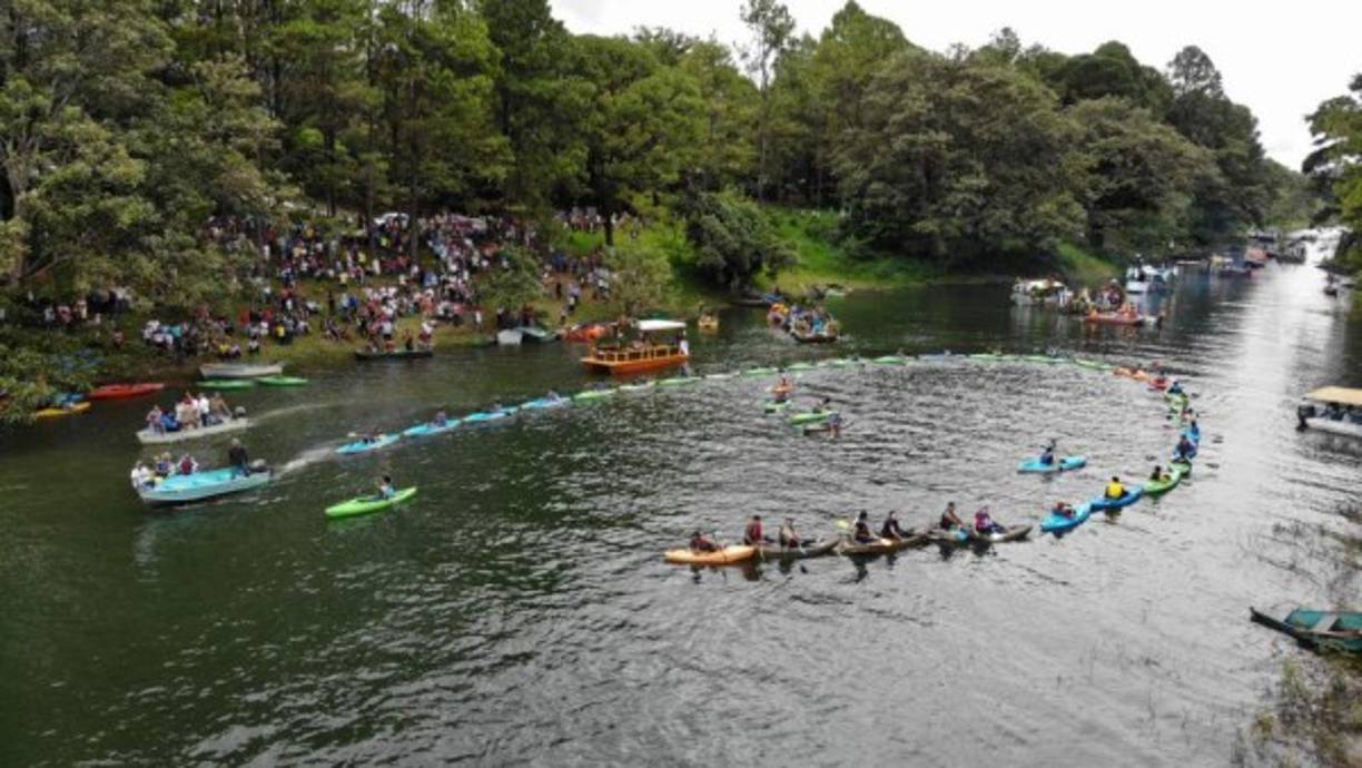 En Peña Blanca también puede disfrutar de tours en Kayak por el Lago de Yojoa.