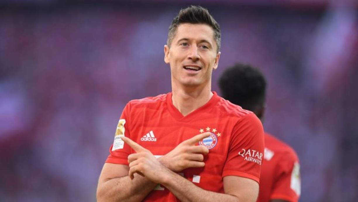 Robert Lewandowski - El máximo goleador en la historia del fútbol polaco, Robert Lewandowski, escribió su tesis sobre su propia carrera para graduarse en Educación Física.