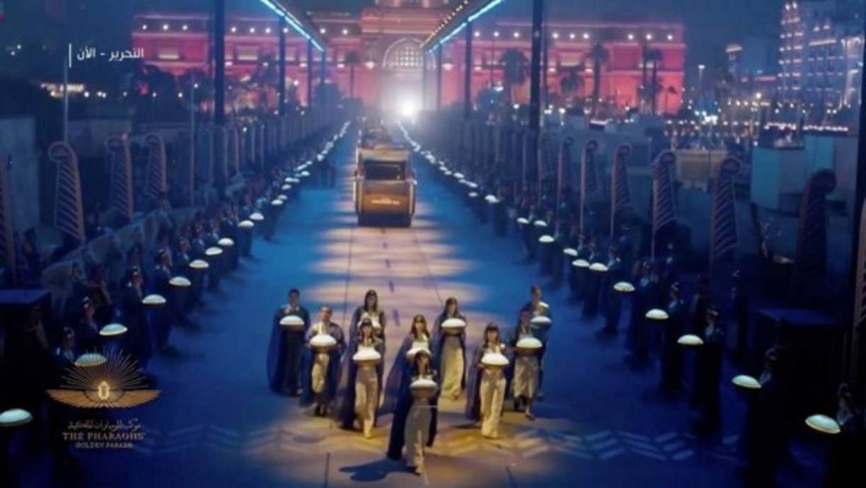 Tanto la plaza Tahrir, donde se encuentra el museo histórico y que fue recientemente decorada con un obelisco antiguo y cuatro esfinges con cabeza de cabra, como sus inmediaciones fueron cerradas 'a vehículos y peatones', según el ministerio del Interior.