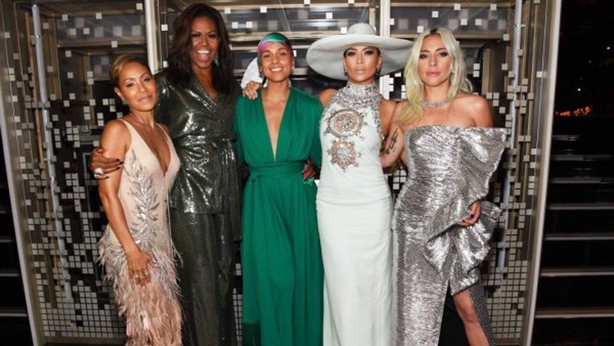 Contrario a la aversión que generan los Trump en Hollywood, los Obama son invitados constantes de las grandes estrellas estadounidenses y han apostado por incorporarse a esta industria al firmar un millonario contrato con Netflix para producir documentales.