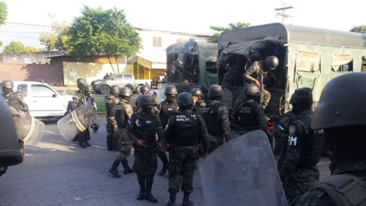 En el megaoperativo participan más de cien elementos de la Policía Militar.