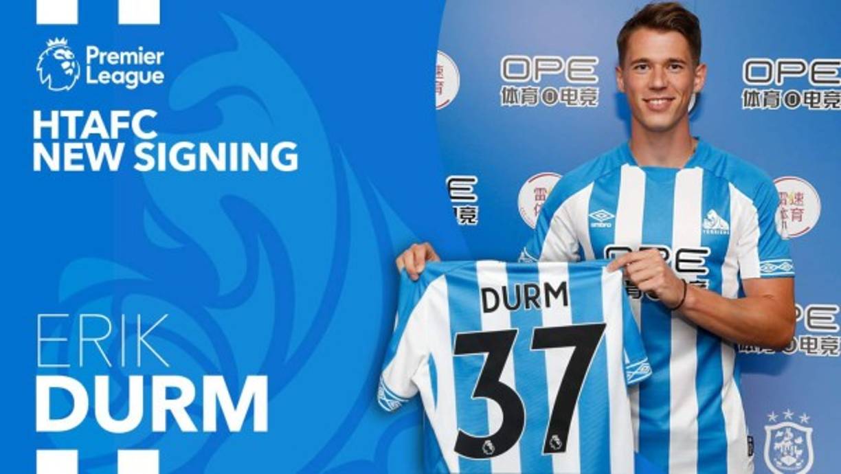 El Huddersfield oficializó el fichaje del internacional Erik Durm, procedente del Borussia Dortmund.