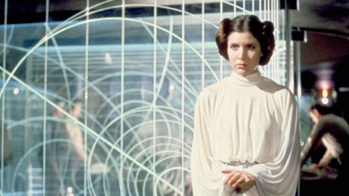 Adoptada por el senador Beil Organa y su esposa Breha después del fallecimiento de su madre en el parto y la transformación de su padre a Darth Vader.