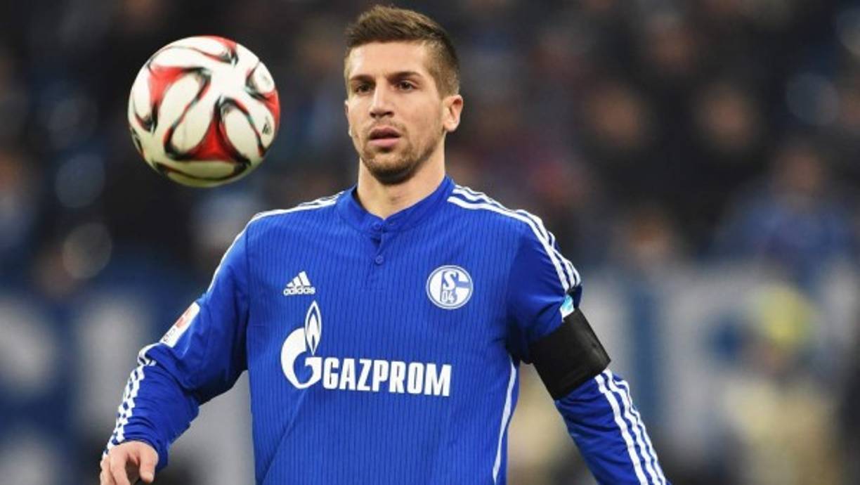 El marcador central Matija Nastasic, con contrato en vigor con el Schalke hasta 2019, podría regresar a la Premier League, donde ya militó en el Manchester City. Según Bild, su cláusula de rescisión asciende a 15 millones de euros.