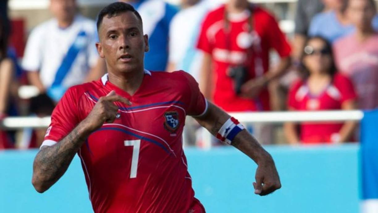 Rolando Peña, director deportivo de Marathón, confirmó acercamientos con el delantero panameño Blas Pérez. La negociación no pasó a más por las pretensiones económicas de 'Súper Ráton'. 'Sostuvimos una conversación con él en diciembre, pero en definitiva se descartó porque no estábamos a la altura económica y entendemos que tenía otras ofertas'.