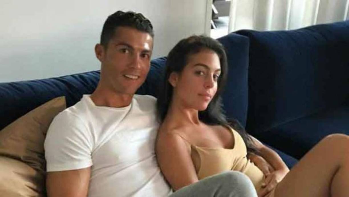 Cristiano y Georgina ha formado una familia numerosa dando la bienvenida a sus mellizos, Eva y Mateo, y a Alana Martina, su primera hija en común que nació el pasado mes de noviembre.