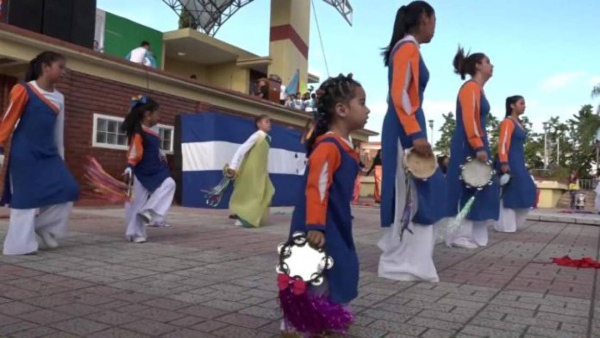 Lo atractivo de esta celebración es que familias enteras se unen y dan testimonio de lo importante que ha sido para sus vidas permanecer en devoción a Dios y su palabra.