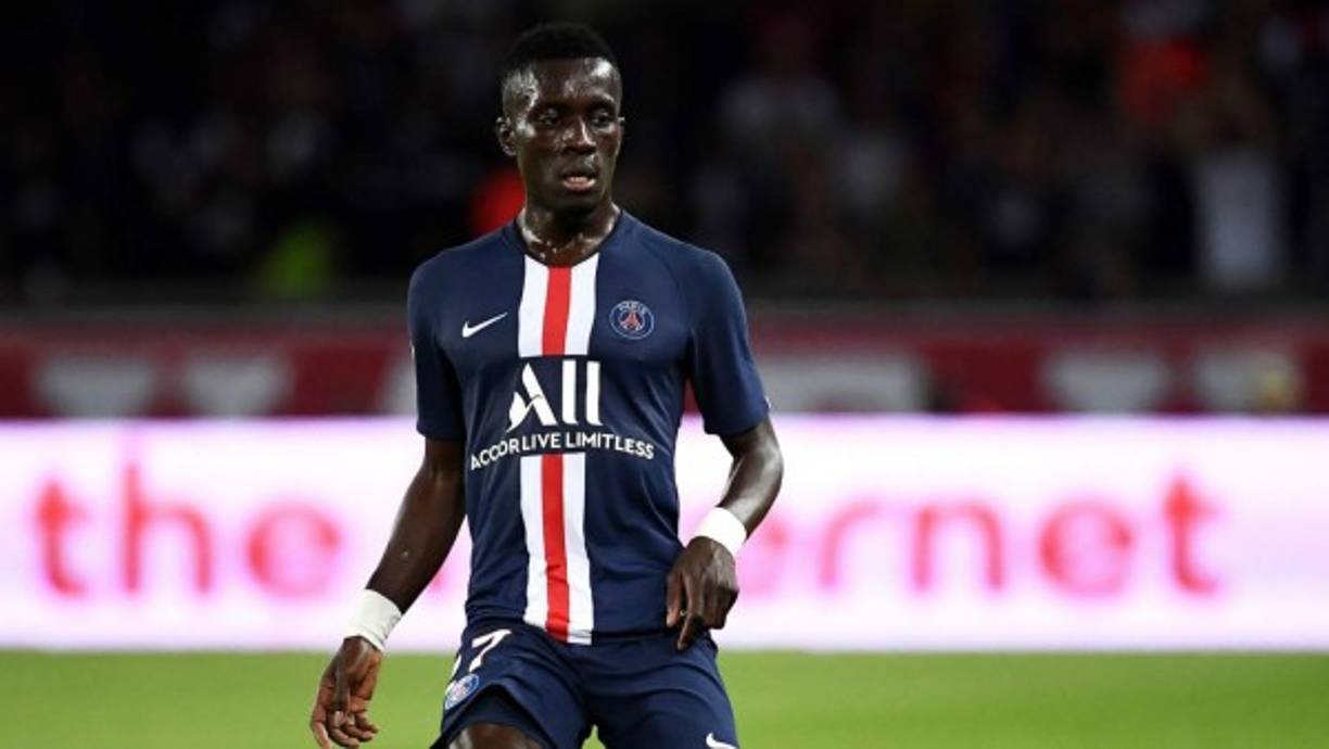 El diario Le10Sport informa del interés del Manchester United por el volante senegalés Idrissa Gueye. El jugador del PSG, que conoce bien la Premier League porque antes de mudarse a París jugó en el Everton y Aston Villa, sería del agrado del técnico Solskjaer, que con la llegada de Bruno Fernandes ha visto cómo el nivel de su mediocampo ha aumentado notablemente.