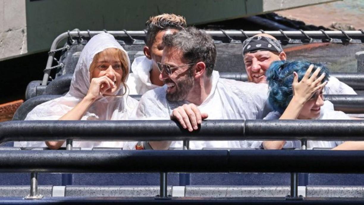 'Mucha gente está nerviosa porque si lo que profeticé es cierto, significa que el romance es una farsa. Amigos, no. Eso no es lo que nadie está diciendo aquí. Creo que el romance es tan real como lo fue la primera vez, ¿vale? Estoy aquí por ello y los apoyo. Pero también quiero este video', concluyó.