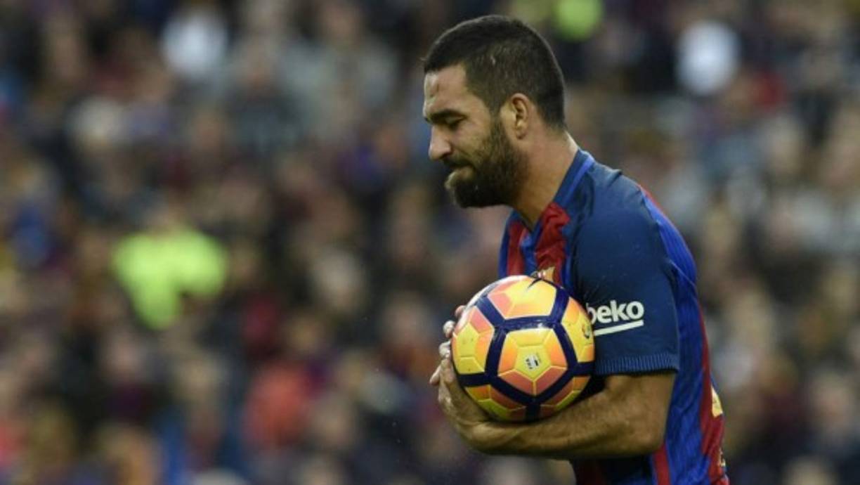 De acuerdo a información que publica la CNN Turquía, el futbolista del Barcelona, Arda Turan, está muy cerca de salir del club azulgrana y fichar por el Arsenal a cambio de 25 millones de euros.