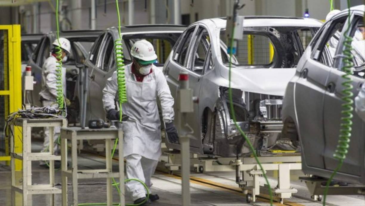 2. México: Las amenazas de Donald Trump de cancelar el Tratado de Libre Comercio de América del Norte (TLCAN) con México y Canadá, ha puesto en aprietos al Gobierno de Enrique Peña Nieto que se encuentra renegociando el TLCAN para evitar graves daños económicos al país.<br/><br/>México exporta el 81% de sus productos al mercado estadounidense, incluyendo diversos rubros, desde la agricultura, tecnología, textiles y automotríz.