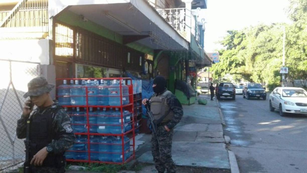 'El Ministerio Público reitera su compromiso de combatir el narcotráfico en todas sus modalidades, siendo parte fundamental la colaboración de la ciudadanía a través de la denuncia la que pueden realizar a los teléfonos 9940-2222 y 3140-2222 y a través de redes sociales twitter @DLCNMPHN y facebook DLCNMP.HN', indica el comunicado del ente acusador.