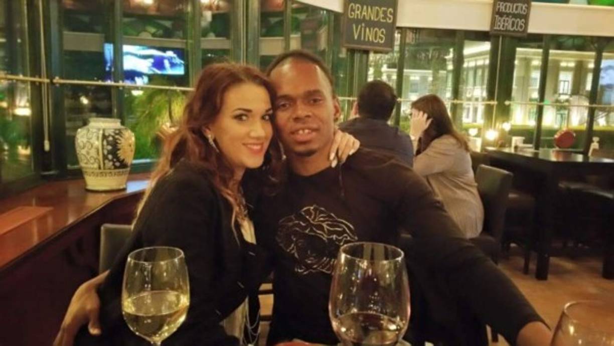 Y el volante hondureño Luis Ramos, fichado recientemente por el Marathó, tiene como pareja sentimental a una modelo húngara, ella es Alexandra Szandeszkusz, tienen dos hijos.