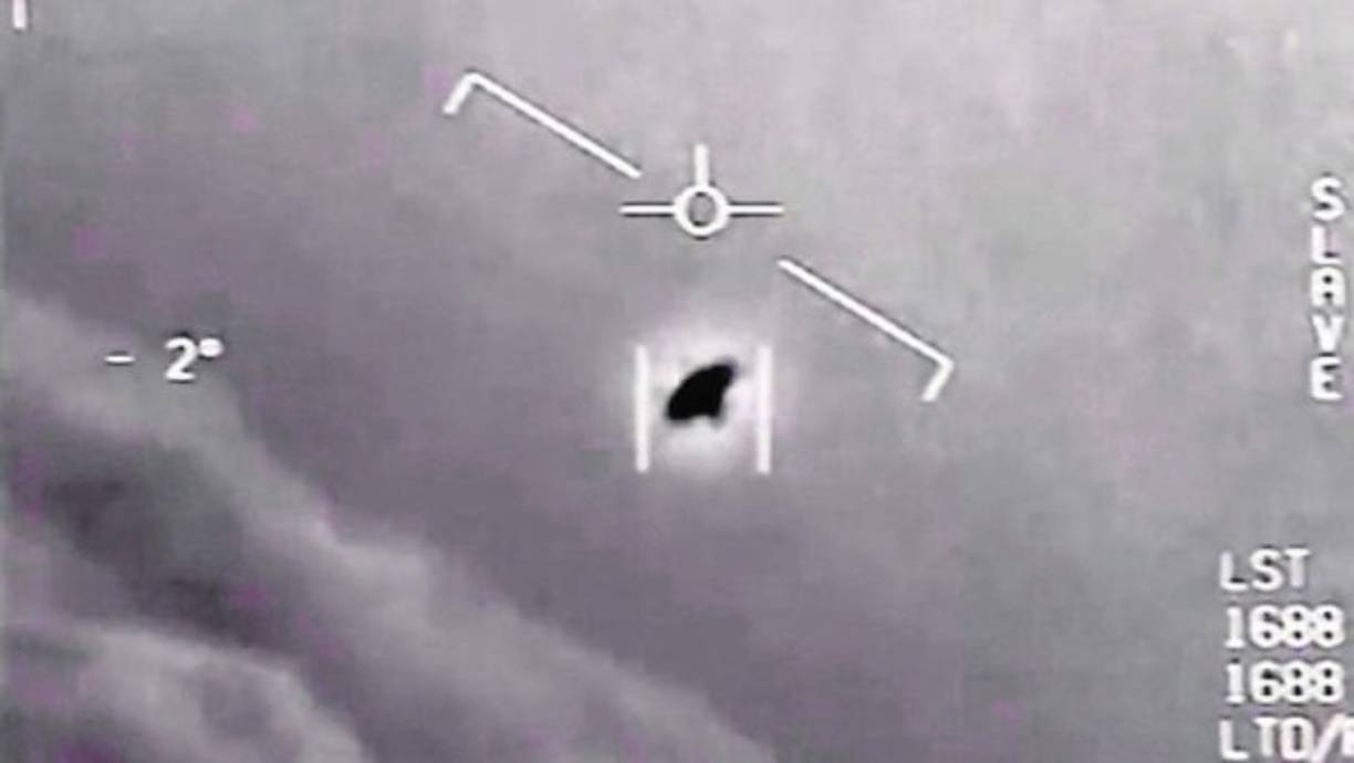 AVISTAMIENTOS ARMADA EEUU 2004/2015 <br/>En abril de 2020, el Departamento de Defensa de los Estados Unidos (El Pentágono) confirmó oficialmente la autenticidad de algunos videos en los que aparecen objetos en forma de platillo, captados por pilotos de combate de la Armada estadounidense, en una serie de incidentes ocurridos en 2004 y 2015. Que los militares estadounidenses reconozcan el fenómeno ovni como un hecho real, le da más credibilidad a los incidentes ocurridos en décadas anteriores. El renovado interés en los ovnis todavía tiene pendiente una explicación sobre estos misteriosos objetos y lo que su existencia significa para nosotros. <br/>