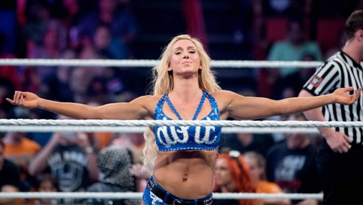 Charlotte Flair, diva de la WWE , fue víctima de un hacker que difundió decenas de fotografías donde aparece totalmente desnuda.