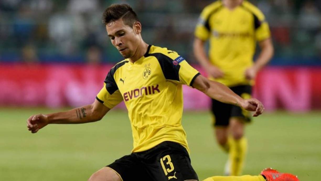 En Alemania se hacen eco de la información publicada por ABC sobre el interés del Real Madrid en Raphaël Guerreiro. El lateral izquierdo del Borussia Dortmund tiene 24 años. Foto AFP
