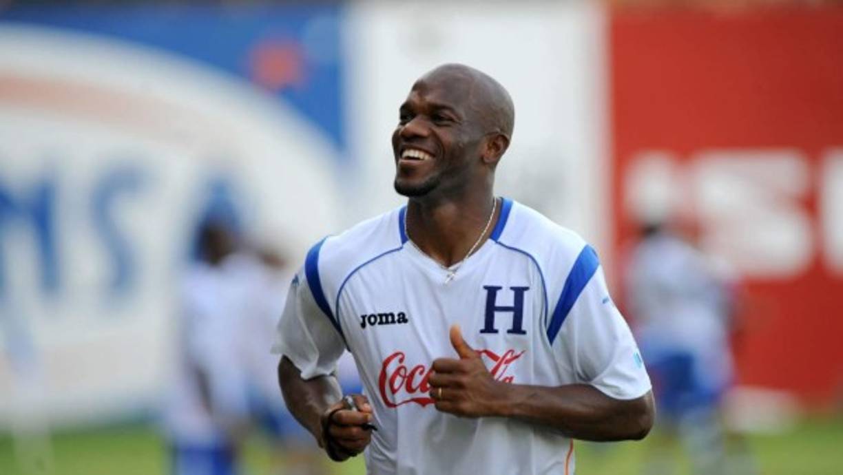 Suazo expreó que haber clasificado al Mundial de Sudáfrica fue uno de los momentos más lindo vistiendo la camiseta de la Bicolor: “Cuando clasificamos al Mundial de Sudáfrica fue el momento más lindo que pasé con la H, la eliminatoria fue dura', puntualizó.