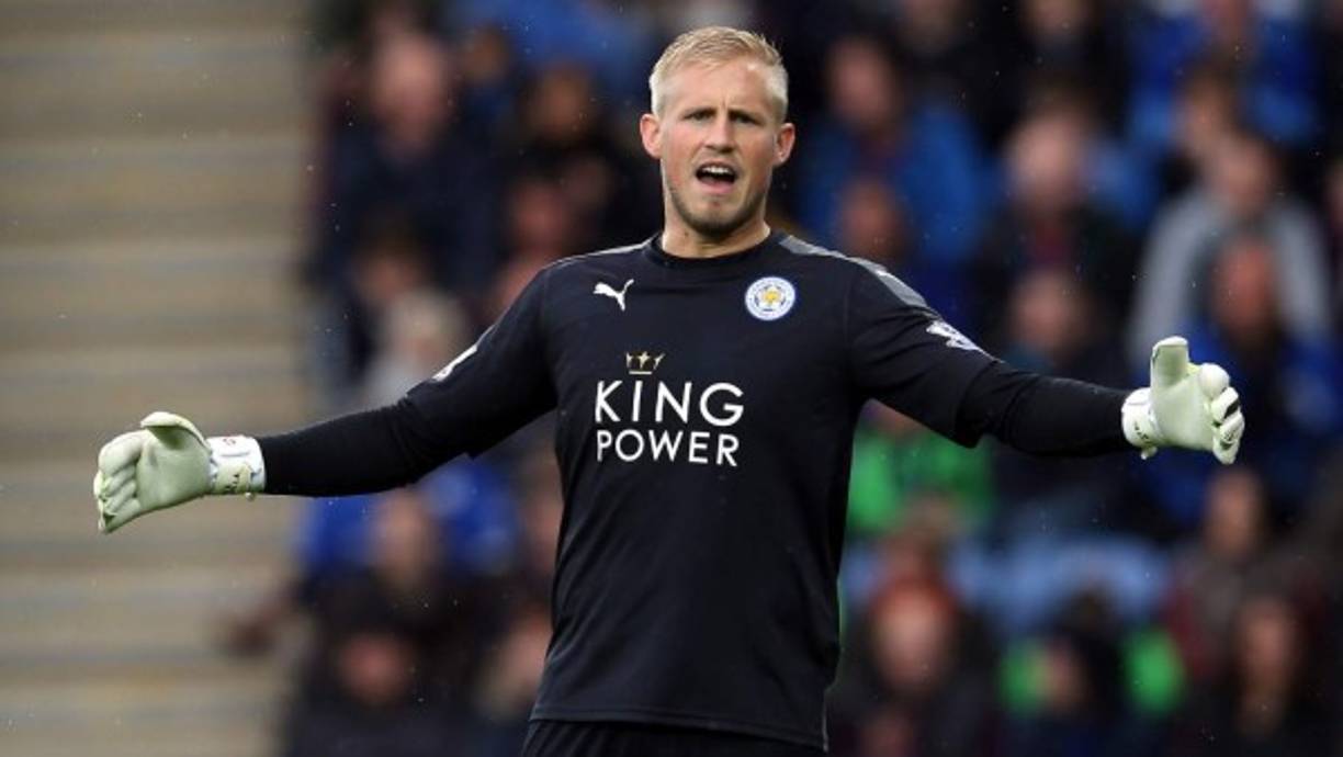 Según el diario 'The Sun', el portero danés Kasper Schmeichel podría hacer las maletas dirección al Manchester City, equipo que hace tiempo que va tras suyo y en su lugar podría llegar al Leicester Joe Hart, que esta temporada está cedido al Torino, y que vería con buenos ojos volver a la Premier. El portero danés este año no ha podido gozar de todos los minutos por una lesión, y si se concreta finalmente el fichaje tampoco tendría segura su titularidad con los citizens tras el fichaje de Claudio Bravo esta temporada.