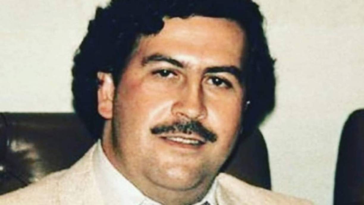 Nicolás hasta tiene un canal de YouTube llamado 'Soy Escobar, la historia continúa'. El tipo afirma que una vez habló con su tío, antes de que se entregara a la policía y pasara poco más de un año en la cárcel conocida como La Catedral y le hizo una petición bastante especial.