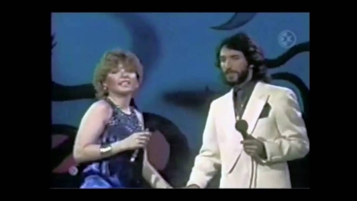 'El Buki' y Marisela vivieron un tórrido romance en los 80, y al parecer el amor por parte de la intérprete no ha terminado.