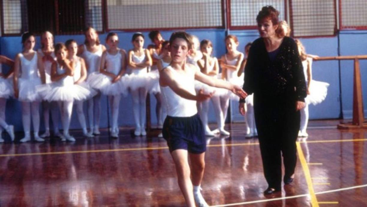 Para recordar: Billy Elliot se rodó en Inglaterra, un joven de clase trabajadora descubre su talento para el baile con la ayuda de un profesor amargado.