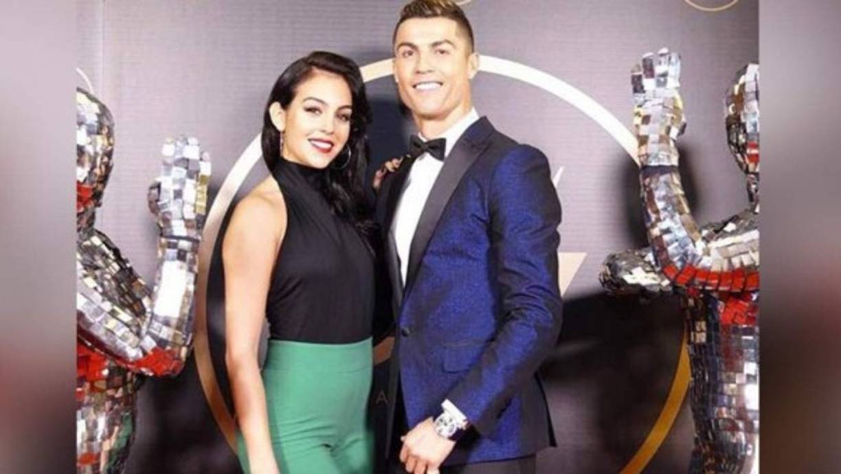 'Me llamó la atención la altura, el cuerpo y la belleza. Estaba temblando frente a él', comenzó confesando Georgina Rodríguez en declaracione a la revista italiana Grazia al hacer referencia sobre lo que fue la primera vez que ambos se vieron cara a cara.