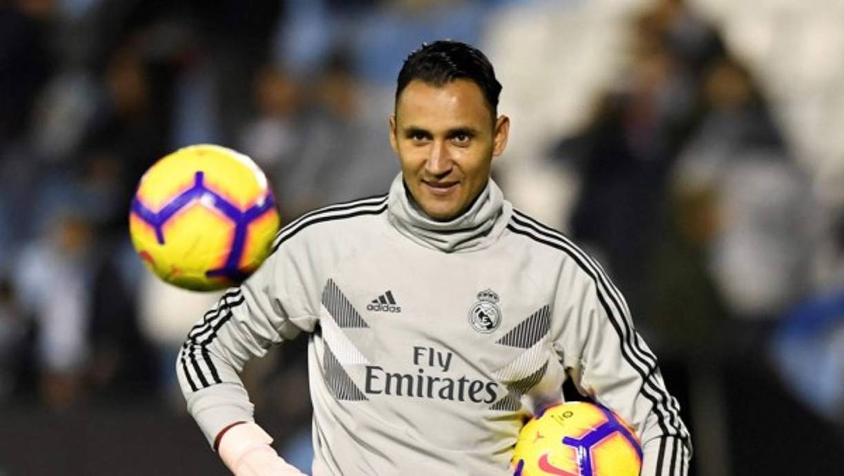 La situación de Keylor Navas en el Real Madrid se complica cada vez más y su futuro es noticia. El portero tico estaría pensando seriamente en marcharse. De acuerdo con Sport, el arquero ha pedido a la directiva merengue su salida en el próximo mercado de fichajes en enero y sin coste alguno. Su petición fue denegada con base en que no le quieren prescindir su contrato.
