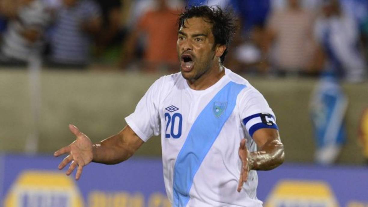 Carlos Ruiz - 'El Pescadito' es el máximo goleador de la Selección de Guatemala y Se le considera como uno de los mejores futbolistas guatemaltecos. Jugó en equipos como Aris Salónica de Grecia, LA Galaxy, FC Dallas, Toronto FC, Philadelphia Union y DC United de la MLS, además del Puebla y Veracruz de México.