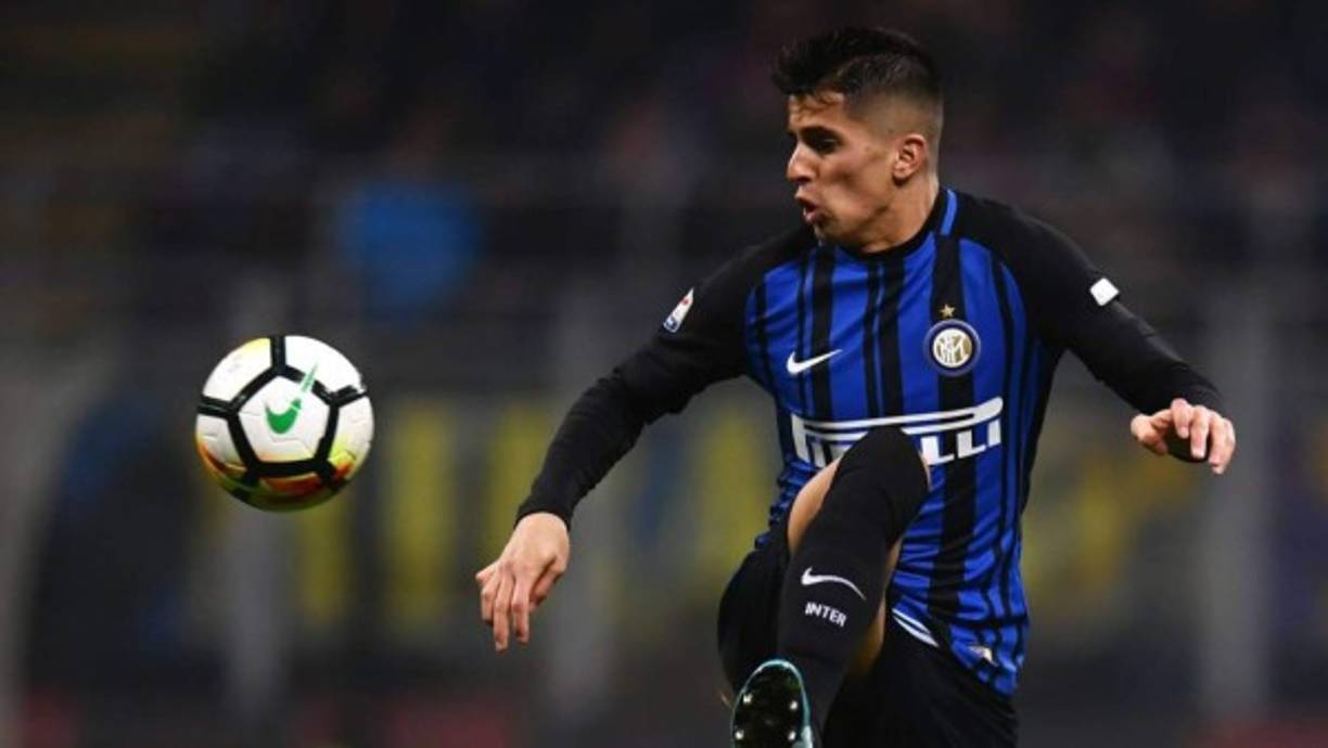 El Inter de Milán quiere a Joao Cancelo. Se ha convencido de que es un jugador que destaca por encima de la mayoría del equipo neroazzurro y por ese motivo, según explica Gazzetta dello Sport, el club italiano le pretende triplicar su salario de 1,2 a 3 millones de euros para convencer al luso que forme parte de este proyecto.