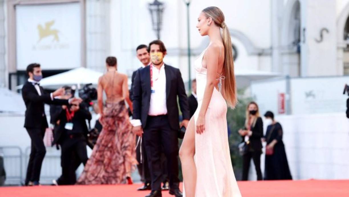 Esta es la primera vez que la pareja acude a un evento público, haciendo oficial su relación sentimental.