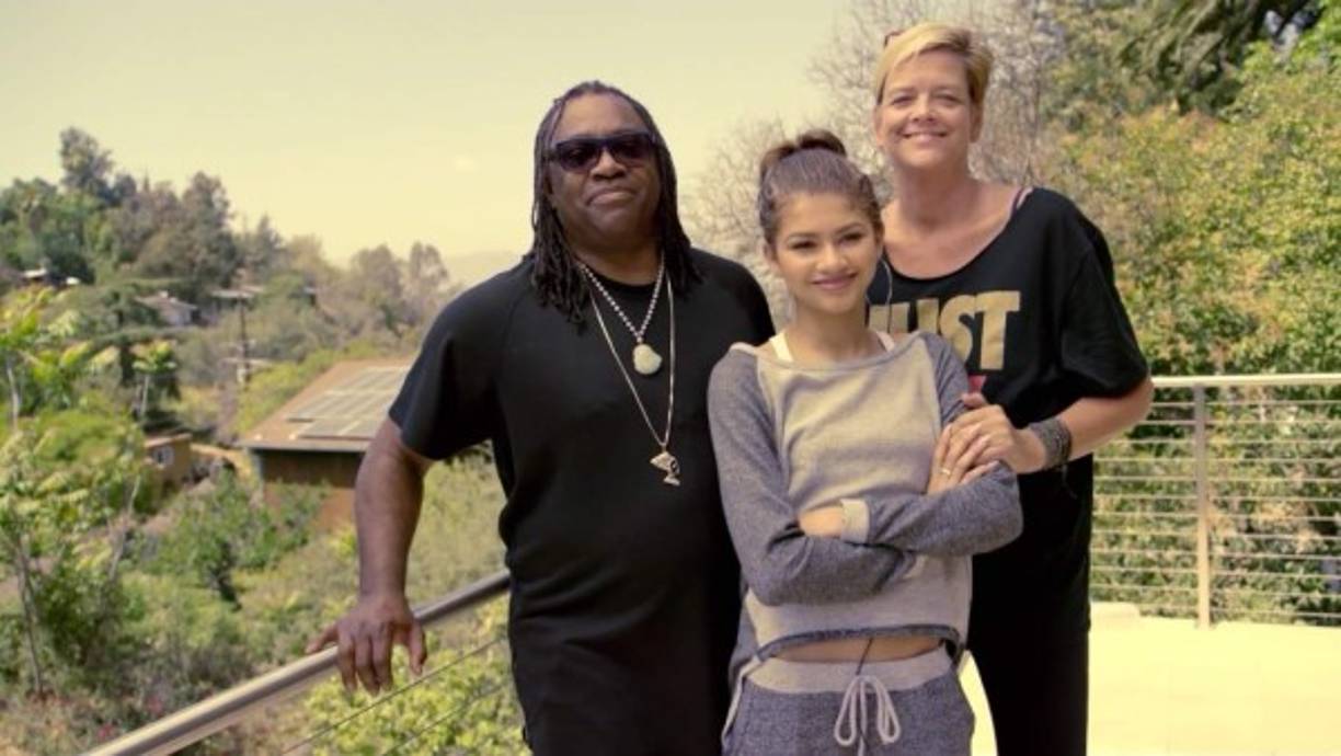 Originaria de Oakland, California, Estados Unidos, su nombre, en realidad, es Zendaya Maree Stoermer Coleman. Es la única hija de Kazembe Ajamu Coleman, afroamericano de Arkansas, y de Claire Stoermer, también estadounidense, pero de ascendencia alemana y escocesa.