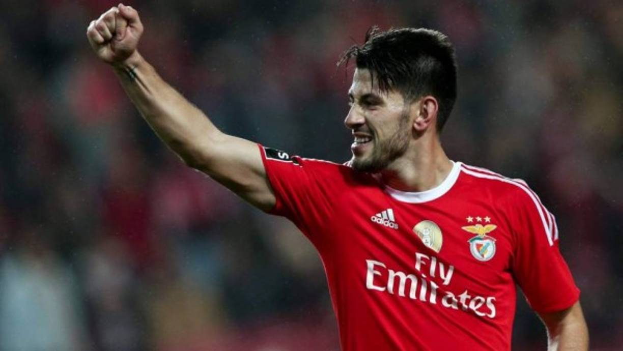 Pizzi Fernandeses uno de los jugadores del Benfica que más interés están despertando. El atacante, con pasado en el Atlético, está en la agenda del Mónaco como posible refuerzo para la próxima campaña. Luís Filipe Vieira, presidente del Benfica, y Jorge Mendes, representante del jugador, estuvieron juntos el miércoles y ahí pudieron entablar contactos por el futbolista.