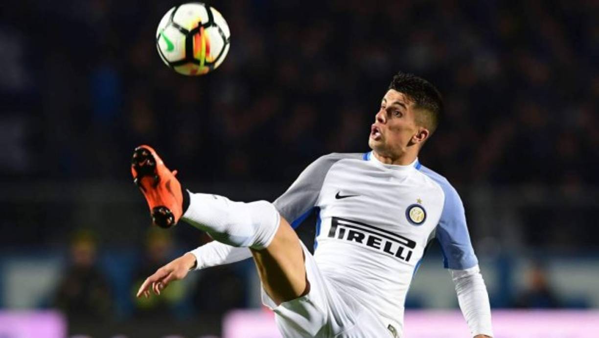 El Valencia no volverá a ceder a Joao Cancelo al Inter. El club ché ha comunicado al equipo italiano que si quiere al portugués tendrá que pagar la opción de compra de 40 millones que habían pactado. El jugador luso, según cuenta La Gazzetta dello Sport, sería objetivo del Real Madrid para la próxima temporada. Se hablan de ofertas cercanas a los 50 millones de euros.