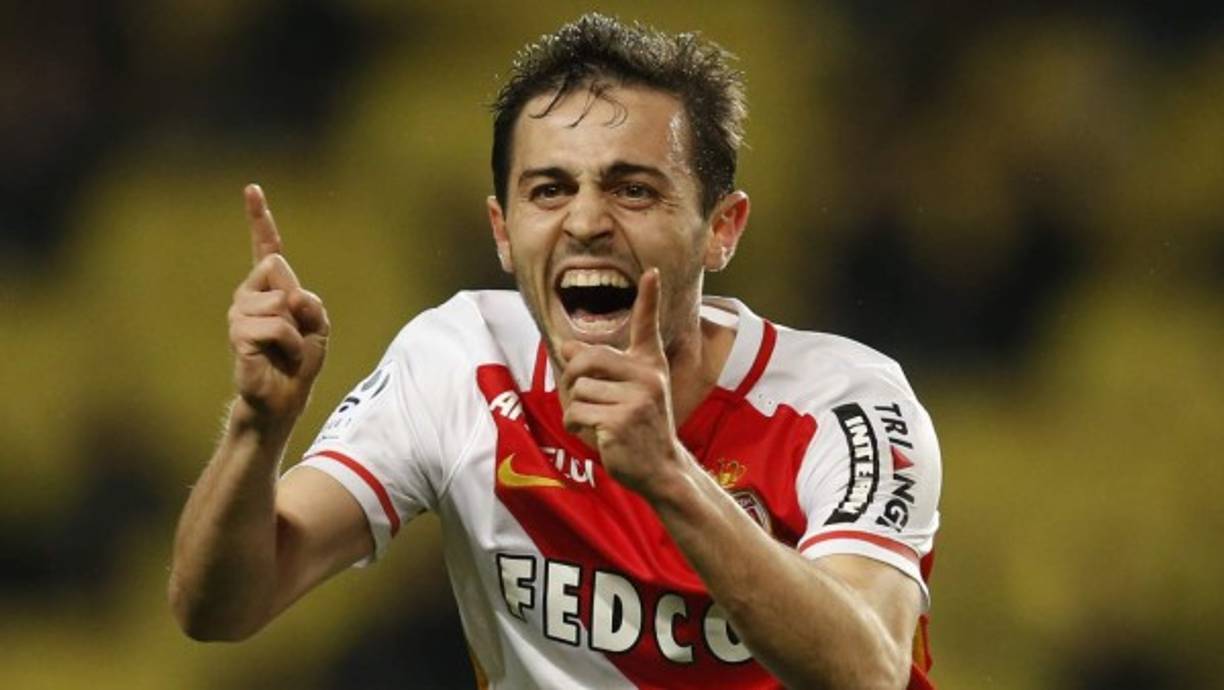 En las últimas semanas varios clubes de primer nivel se han sumado al interés por el centrocampista del Mónaco, Bernardo Silva. Ahora, según CalcioMercato es el Bayern Múnich el que ha preguntado por la situación del portugués. Se trata de un futbolista de 22 años con mucho futuro, pero el Mónaco lo tiene atado hasta 2020 y no lo dejaría ir por menos de 80 millones de euros.