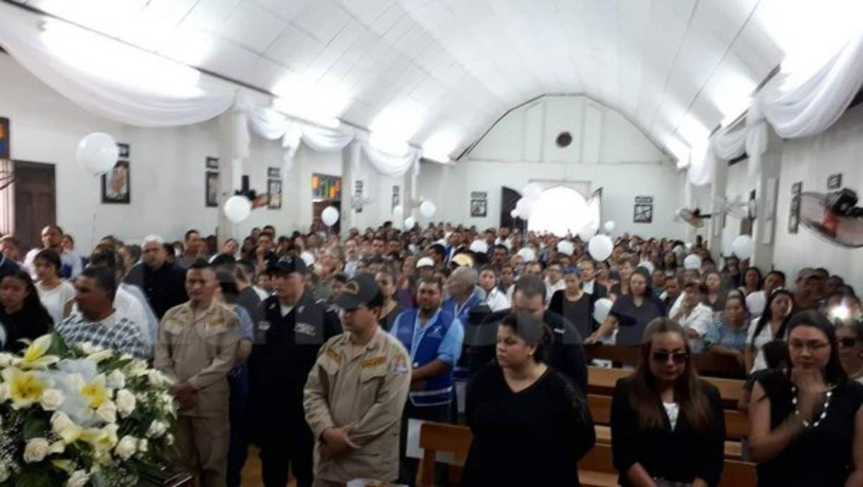 Este martes por la mañana, el cuerpo sin vida de Guevara fue llevado a su lugar de entierro por una mulitud de personas que le guardaban aprecio y respeto.