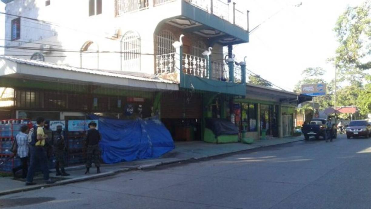 En el operativo participan agentes de la Dirección de Lucha Contra el Narcotráfico en conjunto con la Fiscalía Especial Contra el Crimen Organizado, con apoyo de la Policía Militar.