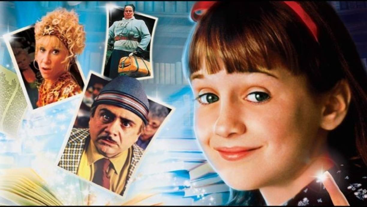 Matilda es una película de ficción/comedia que se estrenó en 1996, pero que su éxito ha sobrepasado décadas para consagrarse como una de los filmes que puedes ver y ver y no cansarte de verla.