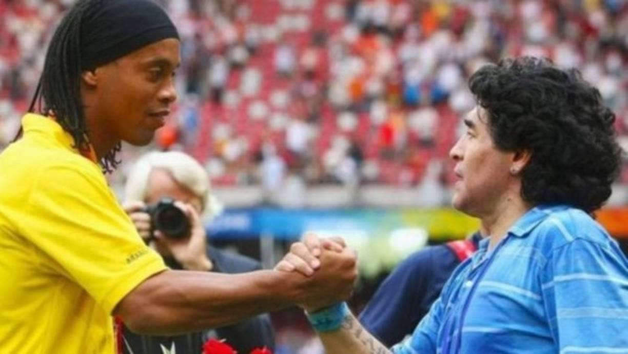 Sorpresa. El diario El Día' publicó en las últimas horas una noticia que ha revolucionado el fútbol argentino. Al parecer, desde el entorno de Ronaldinho aseguraron que el volante podría llegar al club Gimnasia y Esgrima de La Plata, equipo que dirige Diego Maradona. Cabe señalar que Dinho se encuentra en Paraguay en donde guarda prisión preventiva luego de ser hallado con pasaportes falsos.<br/>